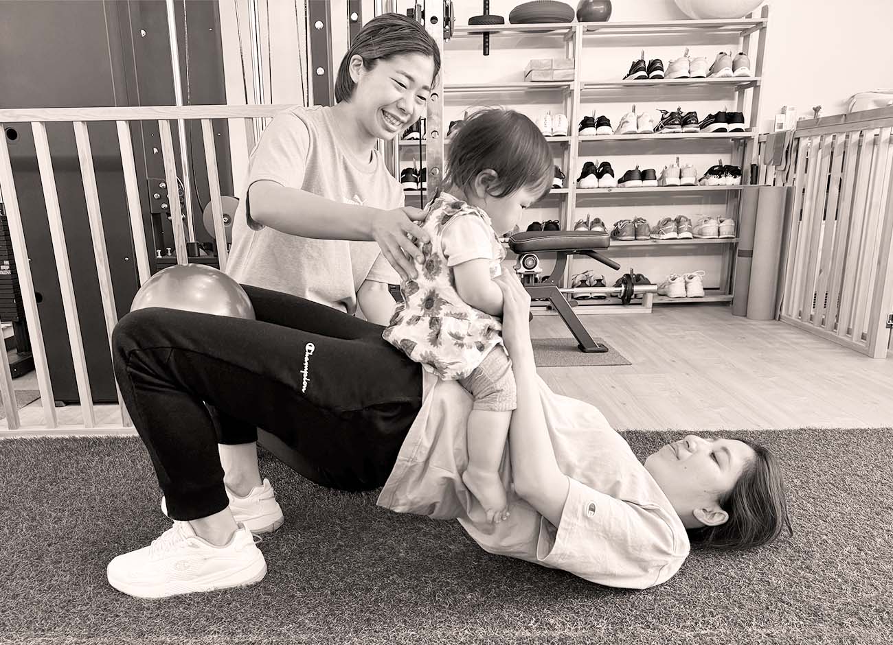 赤ちゃんを抱っこした荷重を利用した、産後ママのトレーニング ヒップリフト